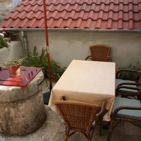 Apartment By The Sea Vrboska