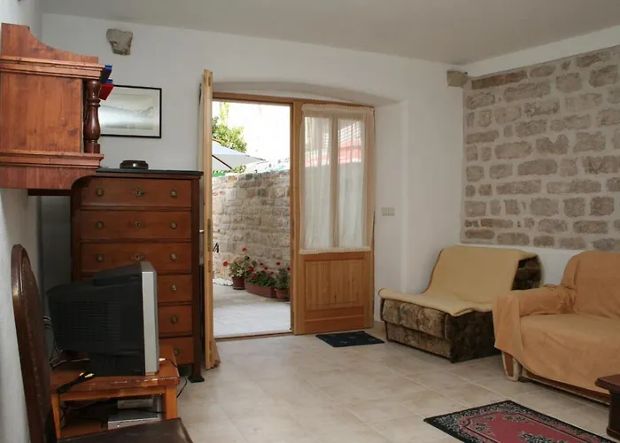 Apartment By The Sea Vrboska
