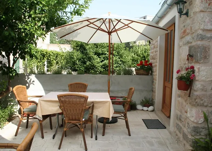 Apartment By The Sea Vrboska