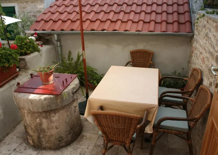Apartment By The Sea Vrboska